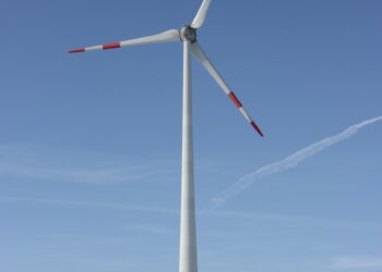 Maximizing the Sun: Advantages and Challenges of Solar Energy