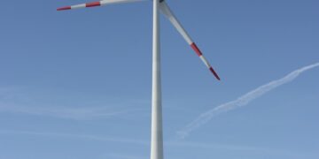Maximizing the Sun: Advantages and Challenges of Solar Energy
